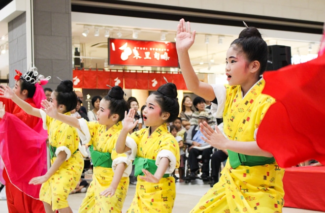 子どもたちの手踊り