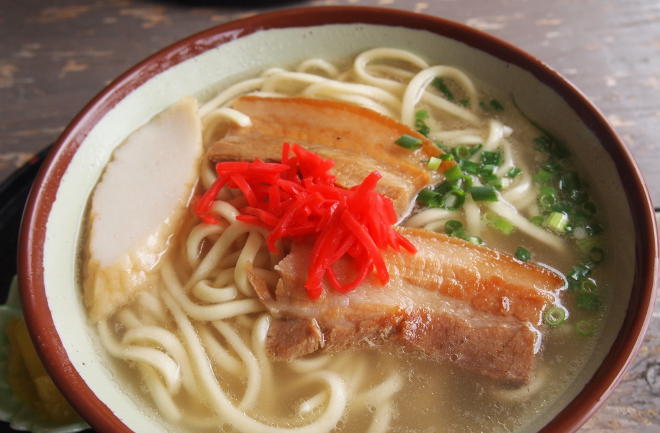 三枚肉の沖縄そば