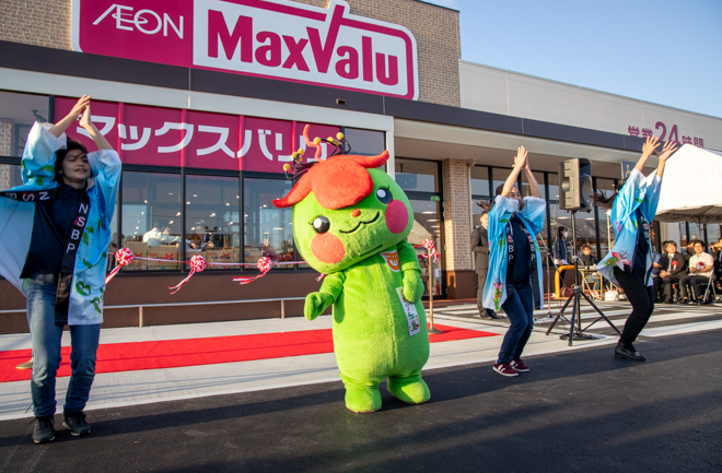 オープニングセレモニーで踊るマスコット